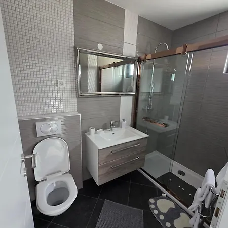 Diamond Apartment Nin